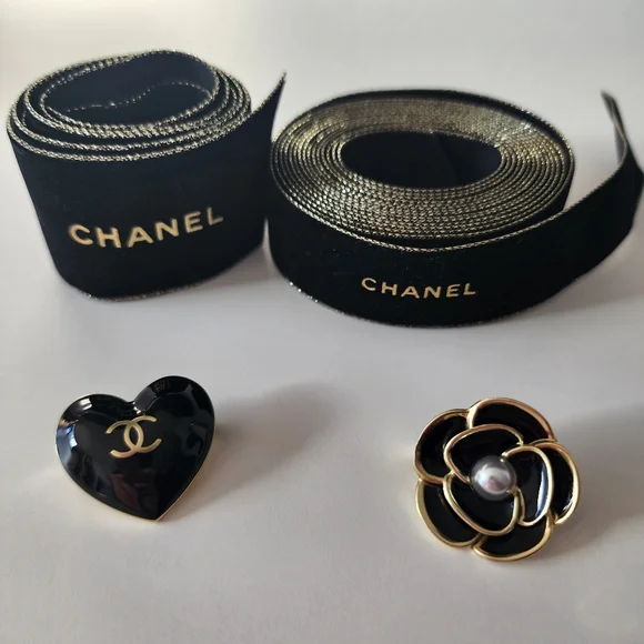 CHANEL | Accessories | Chanel 223 Holiday Limited Edition  display picture 3